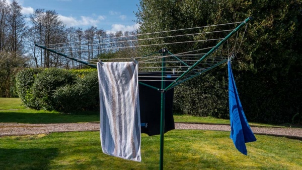 30M 3 ARM ROTARY WASHING LINE Includes Socket *FREE BASKET & PEGS WORTH £7.20* ~ limited time only